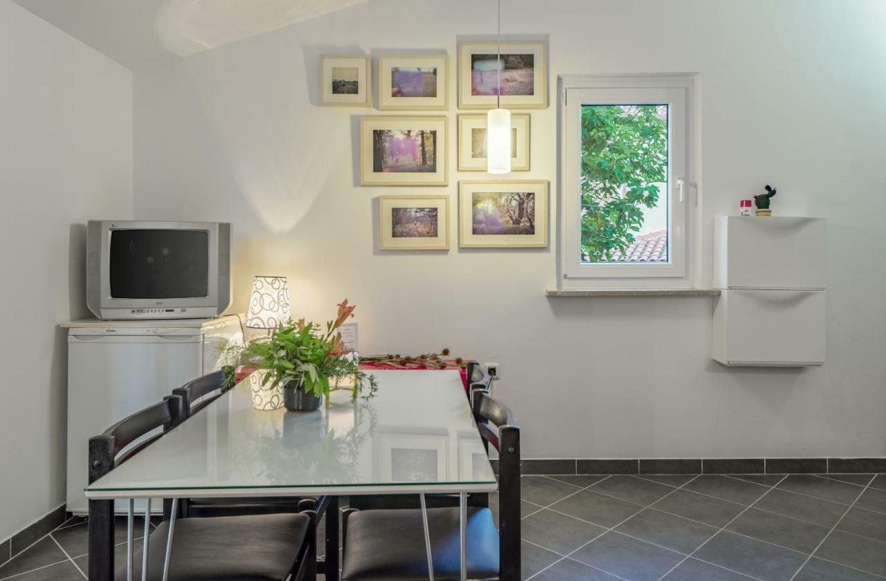 Apartments Lodra プーラ エクステリア 写真