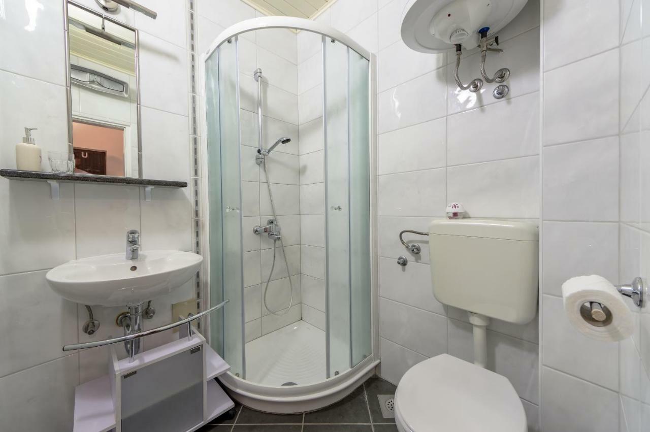 Apartments Lodra プーラ エクステリア 写真